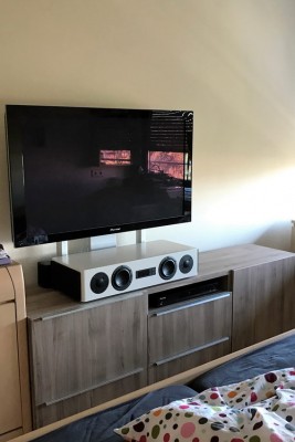 Pioneer 43&quot; auf Ikea Tv.Board mit AS-250