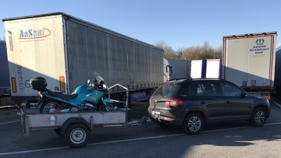 BMW R1100RS auf meinem alten Westfalia Anhänger