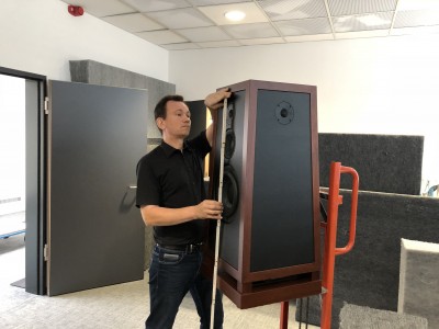 Diesmal übernahm die Qualitätssicherung mit Messung der Entwickler des Rundumstrahlers Thomas Bien.