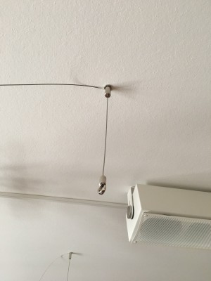 Abhänger montiert, das überstehende Seil gestattet einfache Höhenjustage
