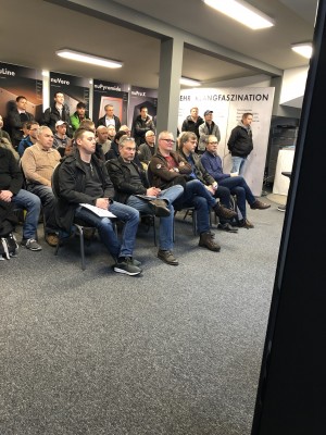 Foto 18.11.18, 12 49 18.jpg (6.98 MiB) 5326 mal betrachtet Die Leipziger erschienen zahlreich und hörten gerne zu