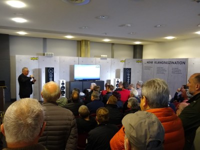 Foto 01.12.18, 12 33 28.jpg (146.64 KiB) 4729 mal betrachtet Unser Verkaufsleiter Armin Siegle erklärt die Details unserer Lautsprecher