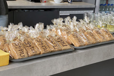 nu45-100120120350-aus.jpg (555.08 KiB) 1554 mal betrachtet Die Leckereien waren ganz frisch und ...