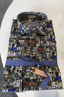 nu45-100120121610-aus.jpg (804.31 KiB) 1545 mal betrachtet Ein Hemd mit Lautsprecher Mosaik