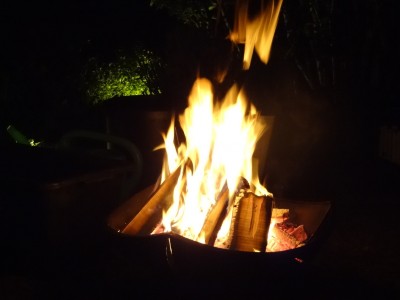 Unser kleines Osterfeuer auf der Terrasse