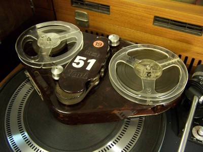da liebe ich mir doch die &quot;alte analogtechnick&quot;<br />Museum lindenfels-DDR toni<br />gebortgt aus hifimuseum.de