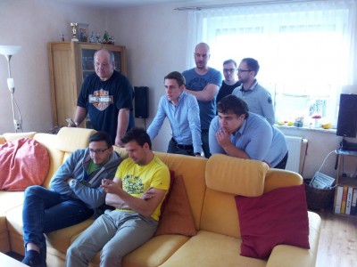 Von links hinten nach rechts vorne: Reinhard (harley99), Thomas (ThomasB), Christian (WaldgeistWEN), Ralf (RalfE), Christian (Christian84Hal), Sebastian (Caine2011), Florian (Flo5) und Matthias (EvoD)