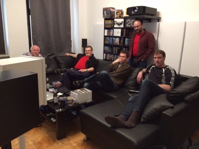 noch eine kleine Gruppe auf der Couch (von links): tinepaul, Weyoun, MGM, g.vogt, Sele